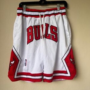 Just Don Chicago Bulls Shorts Medium White / Red  Spell Out 1997 1998 NBA Men